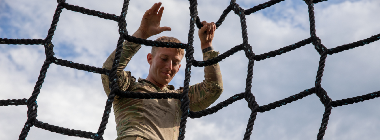 Soldier climbing net